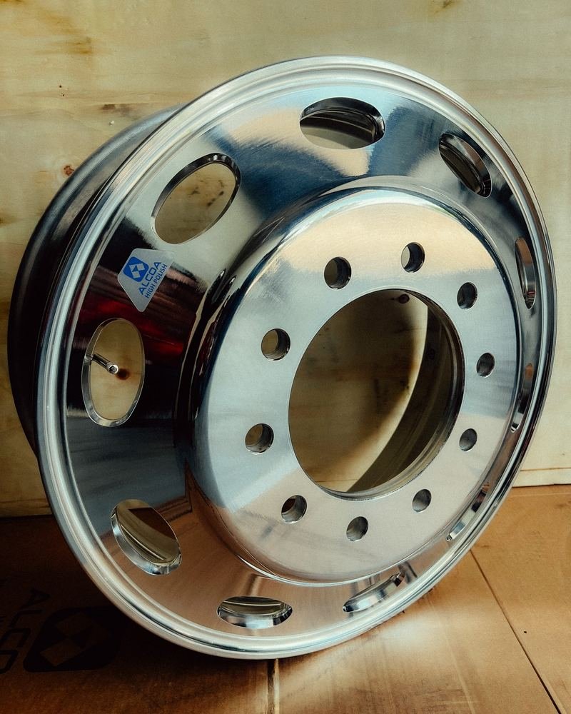 Alcoa Peterbilt Stylized 10-Hole Wheel